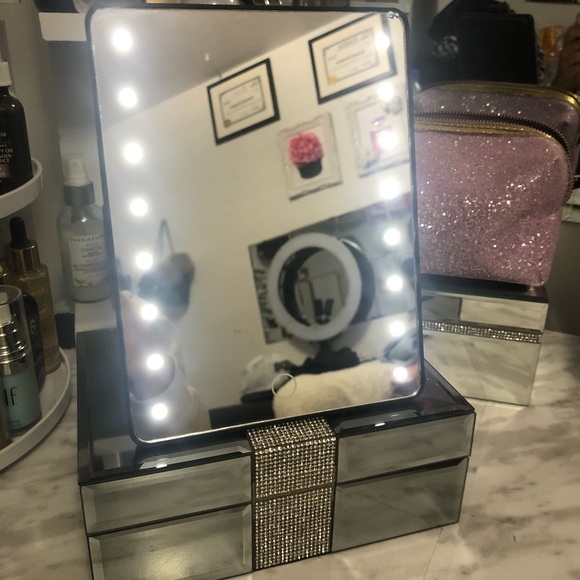 Vanity light desk - Picture 2 of 7